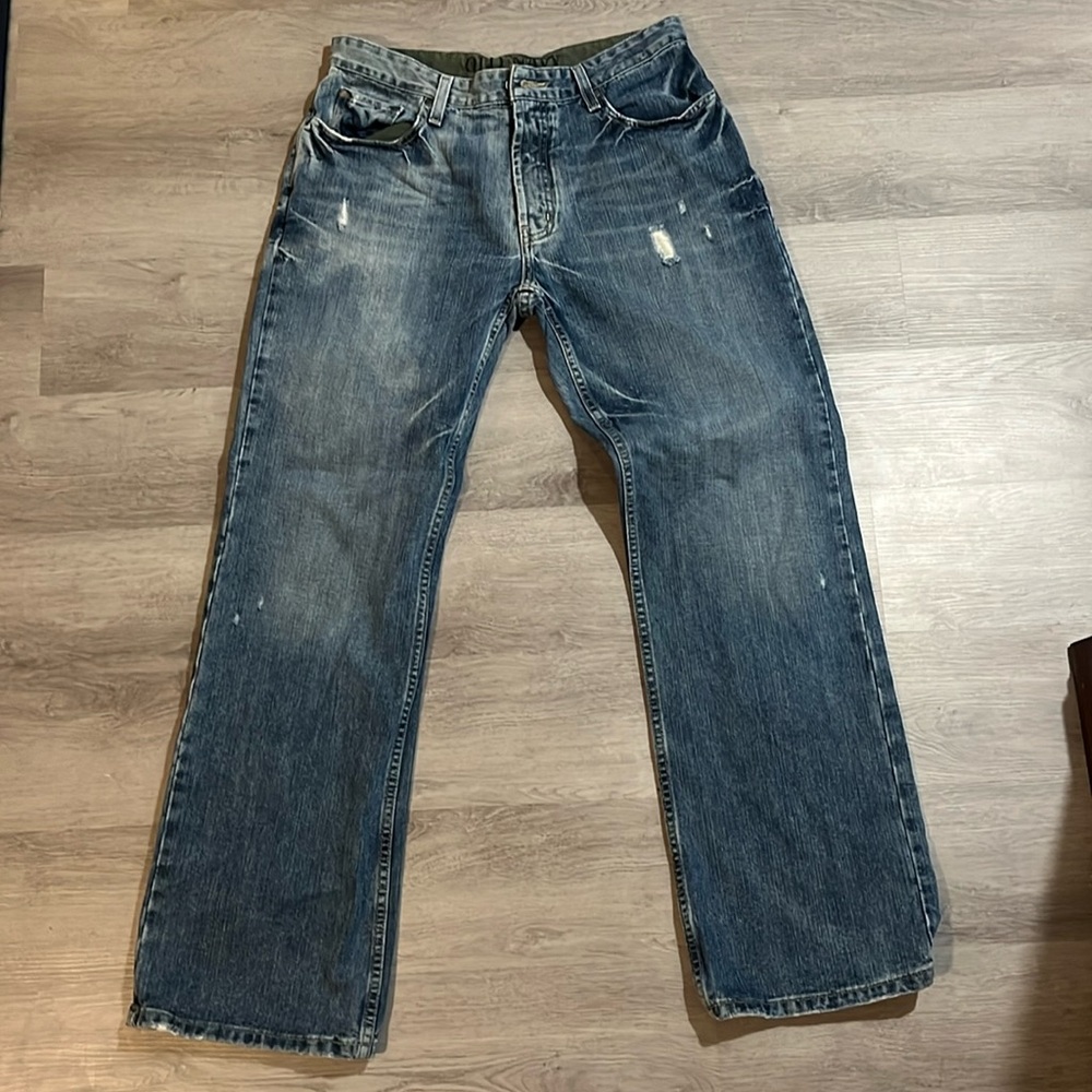 Old Navy men’s 32x32 low-rise boot cut jeans.